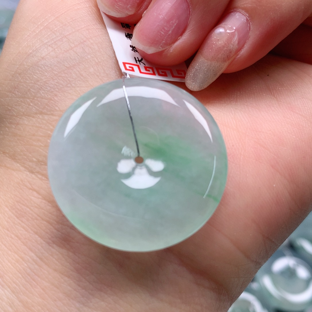 翡翠颈饰未镶嵌天然翡翠