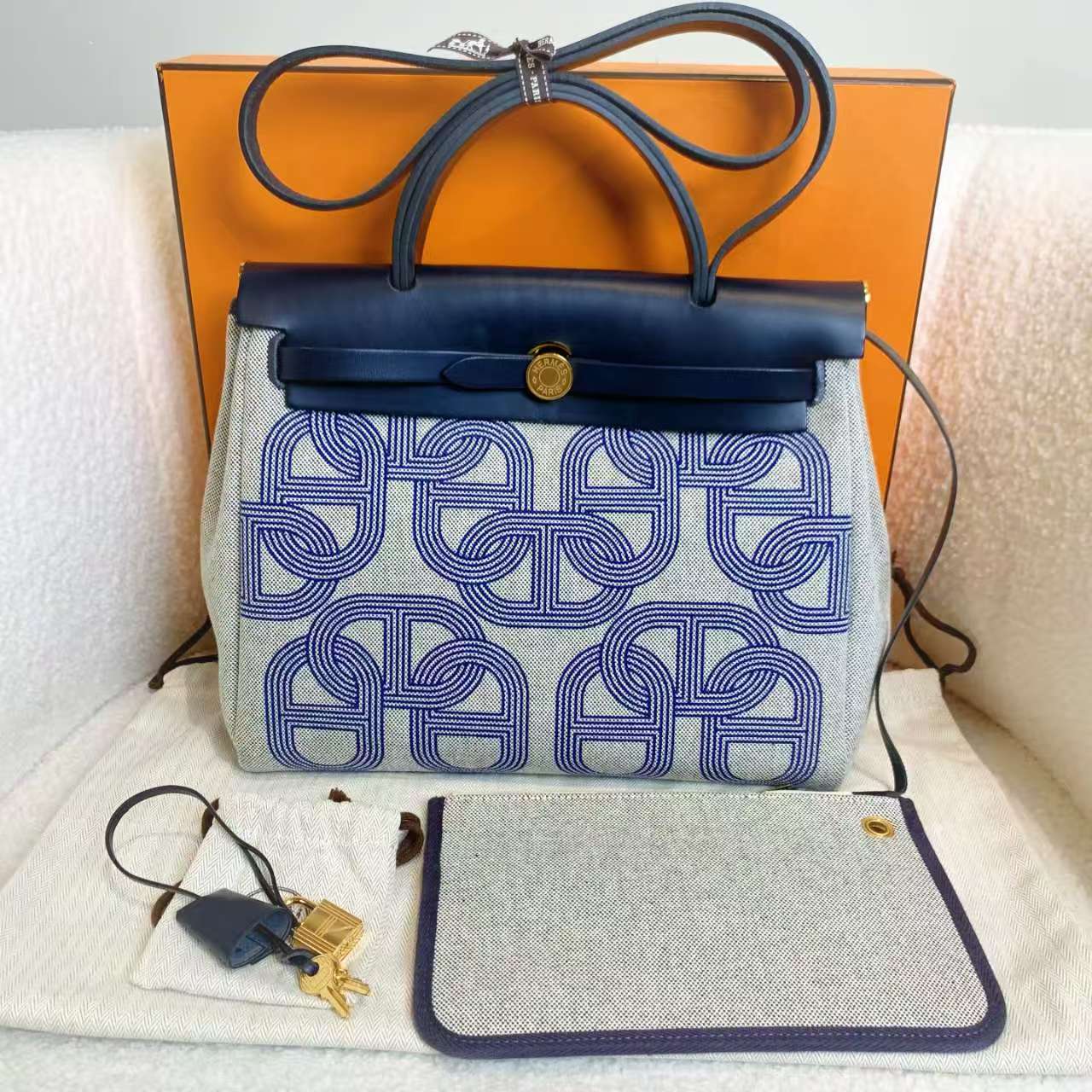 未使用 Hermes/爱马仕 蓝色赛道herbag/88275233/12期/代卖服务