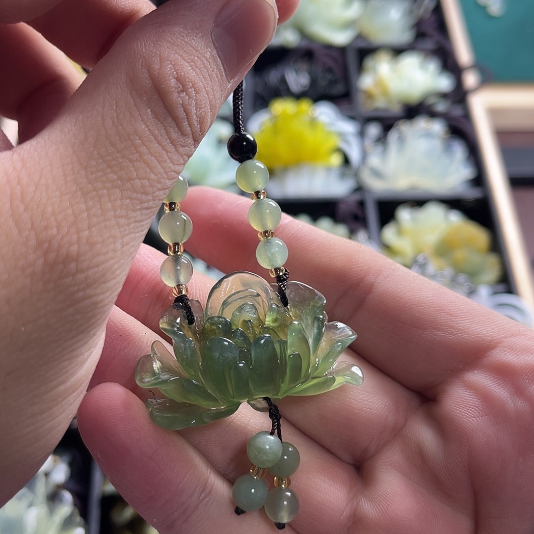 蛇纹石玉未镶嵌颈饰