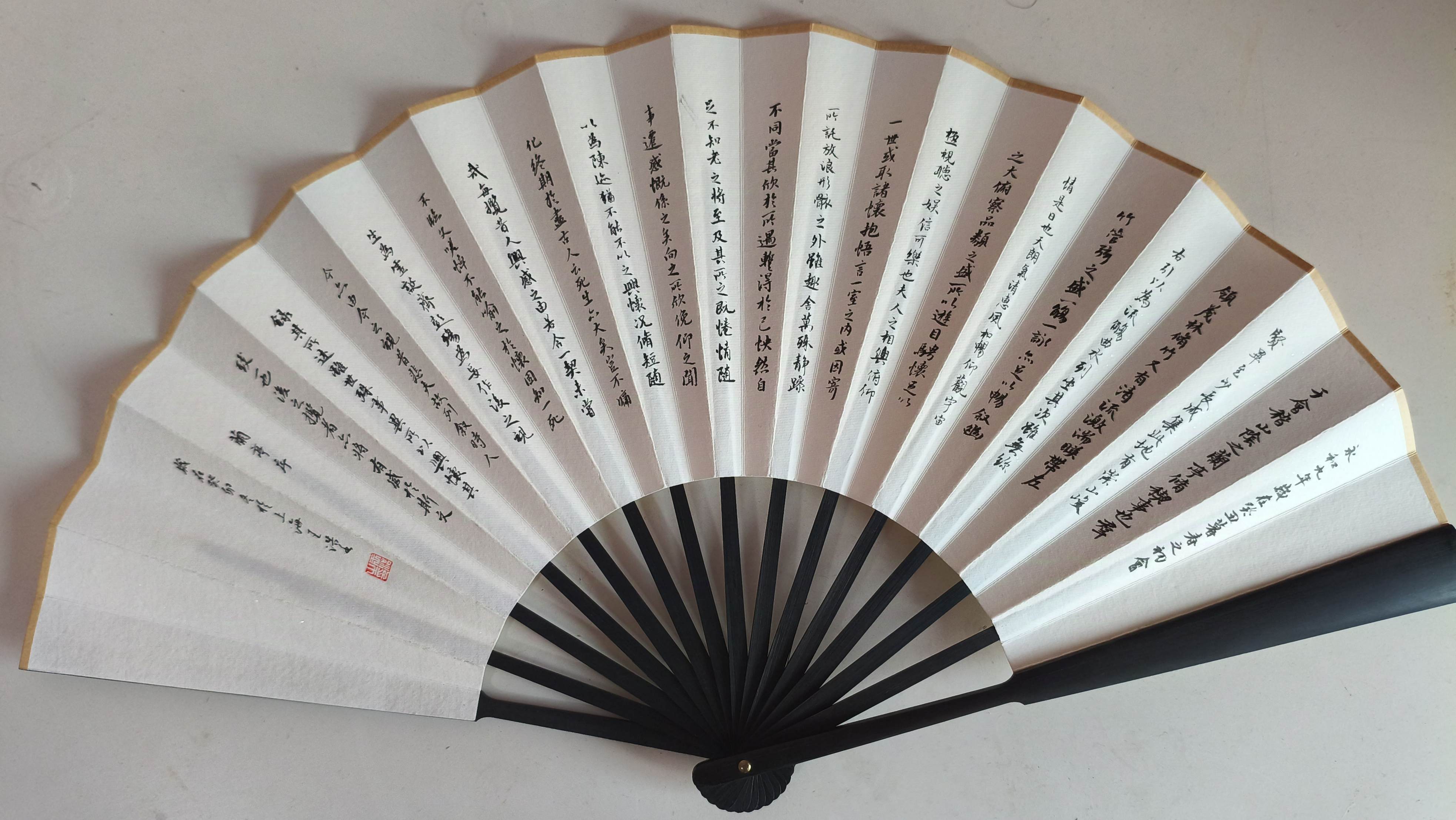 古风中国风折扇折叠设计适合舞蹈表演与日常携带