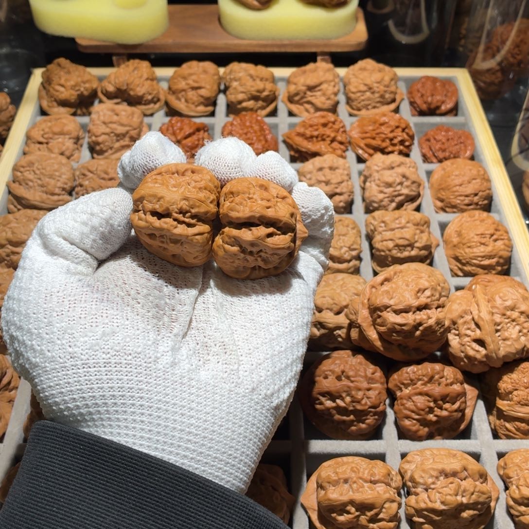 阿***甜吊坠文玩核桃山地娃