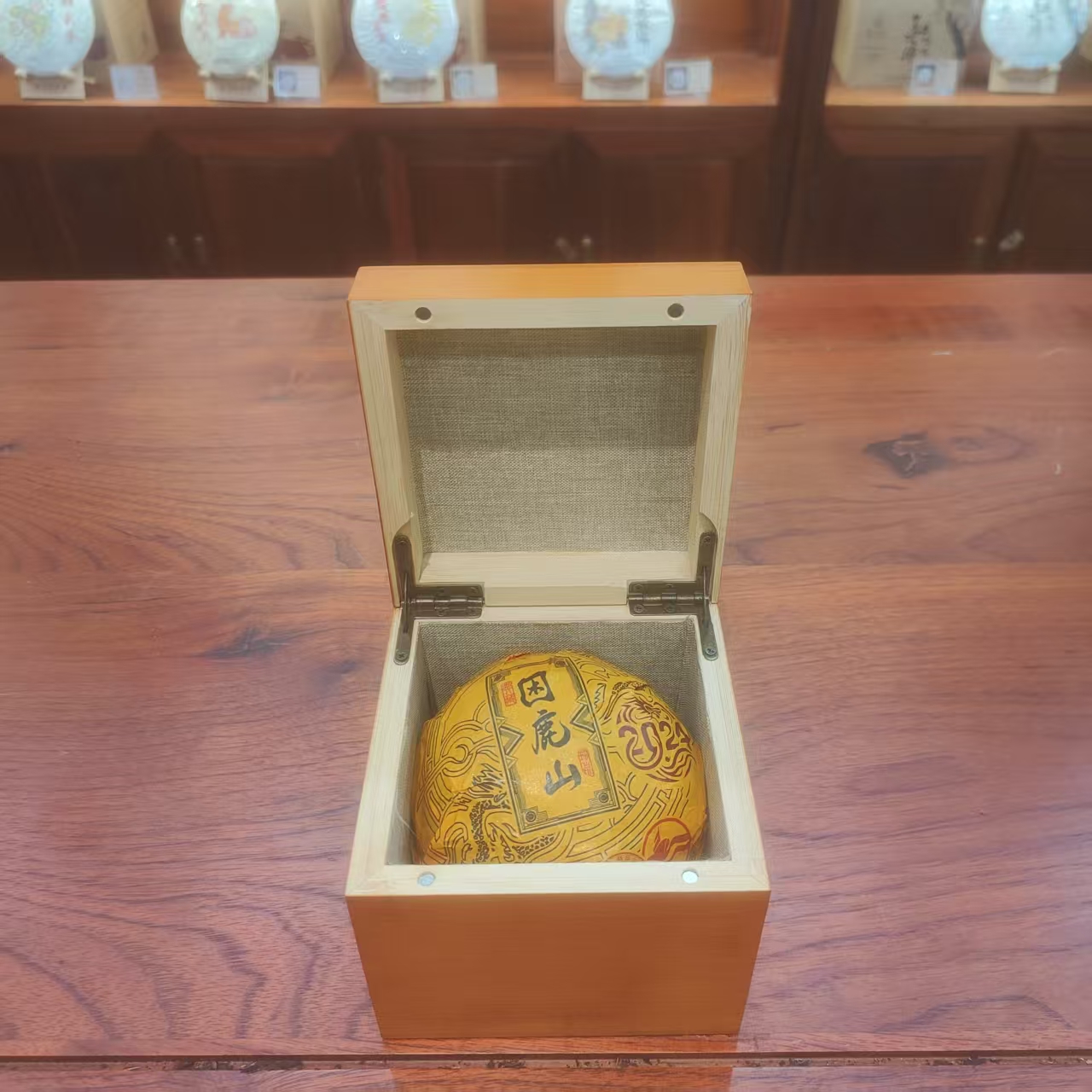 困鹿山-传世龙团普洱生茶300G/沱