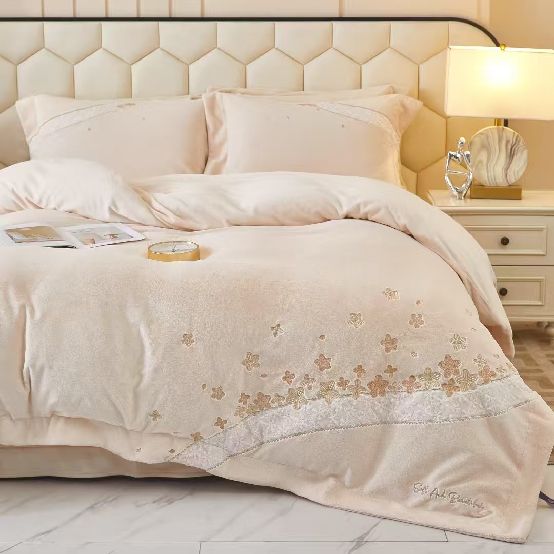 高端柔软舒适四件套冬季印花绒加厚加绒轻奢进口黑金保暖-花瓣雨