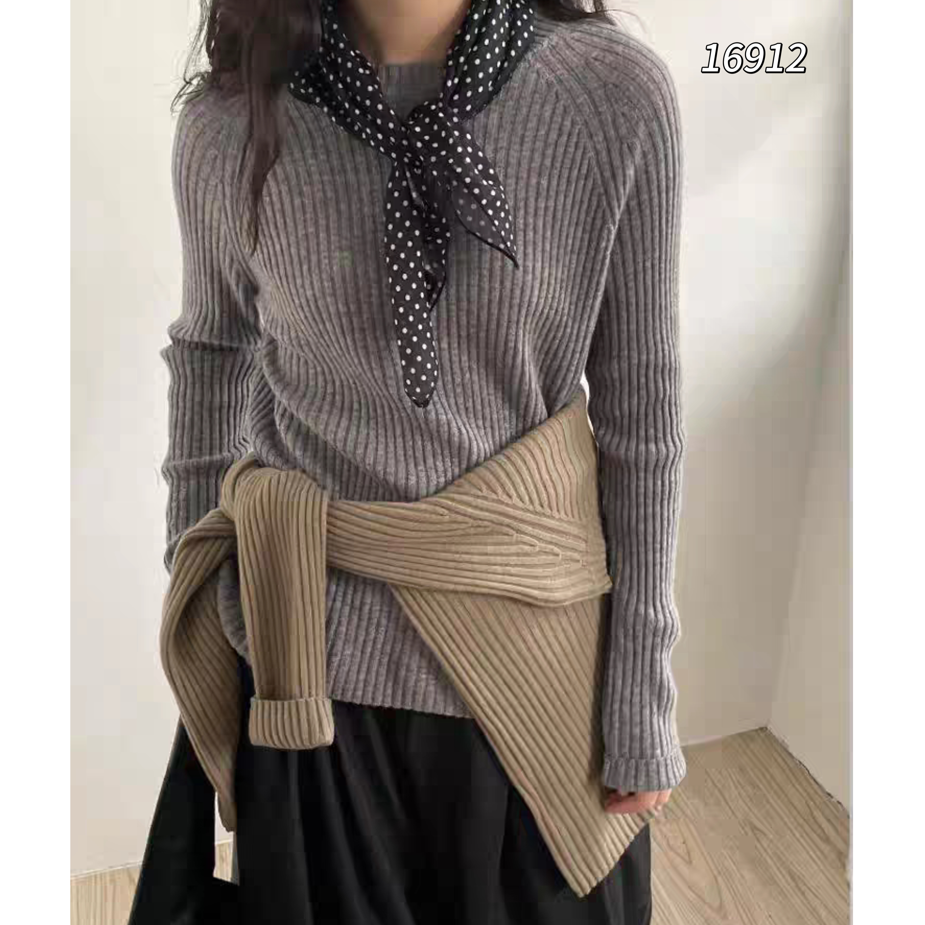 16912（部分无水洗唛，介意慎拍）WANGDAN新款圆领竖条纹针织衫