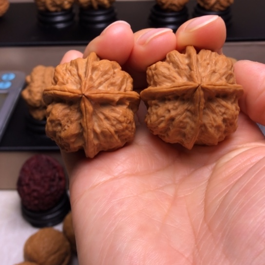 文玩核桃把件?**?四楞23