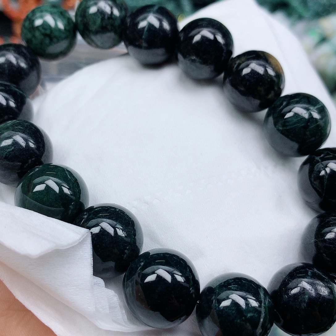 翡翠颈饰未镶嵌手串