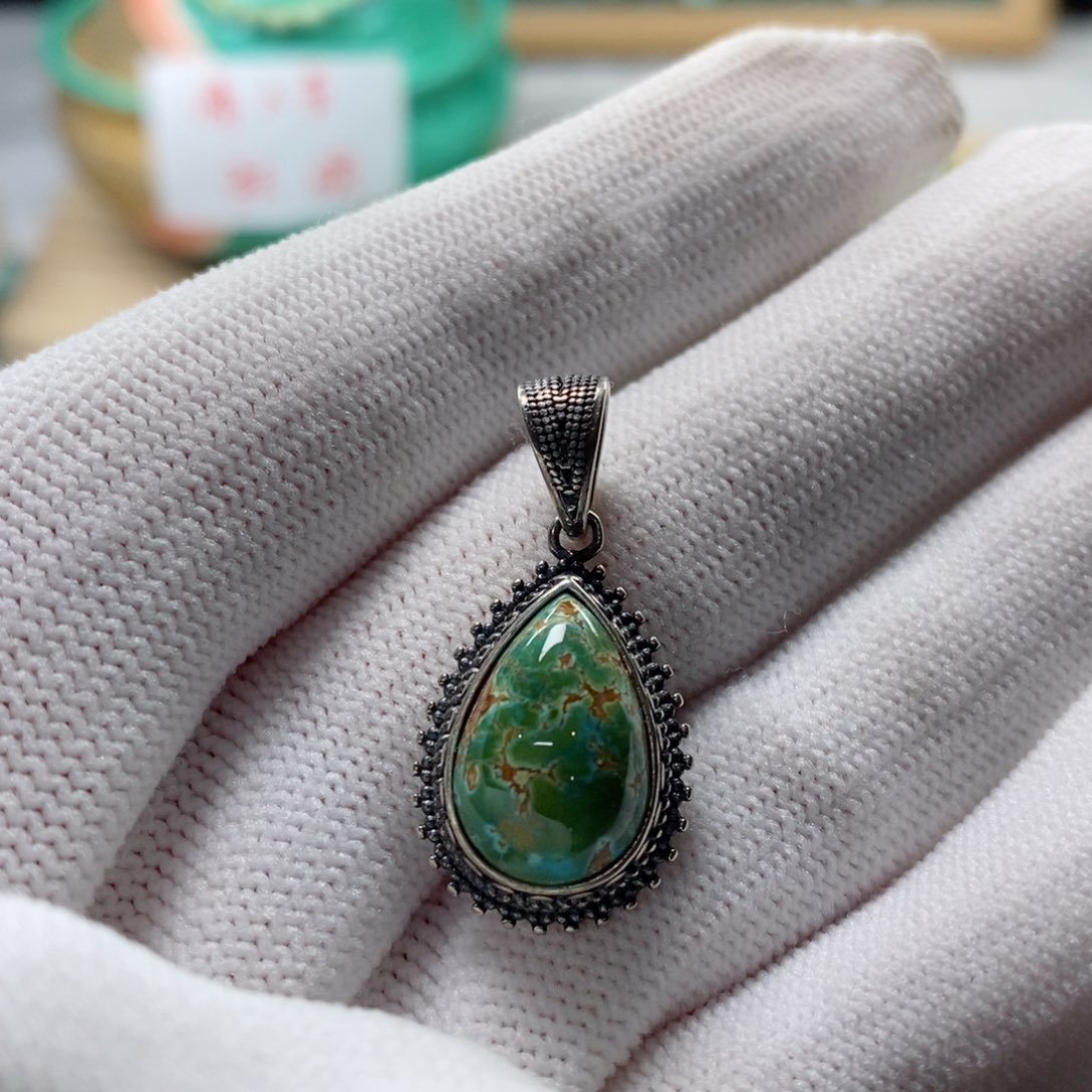 绿松石颈饰未镶嵌