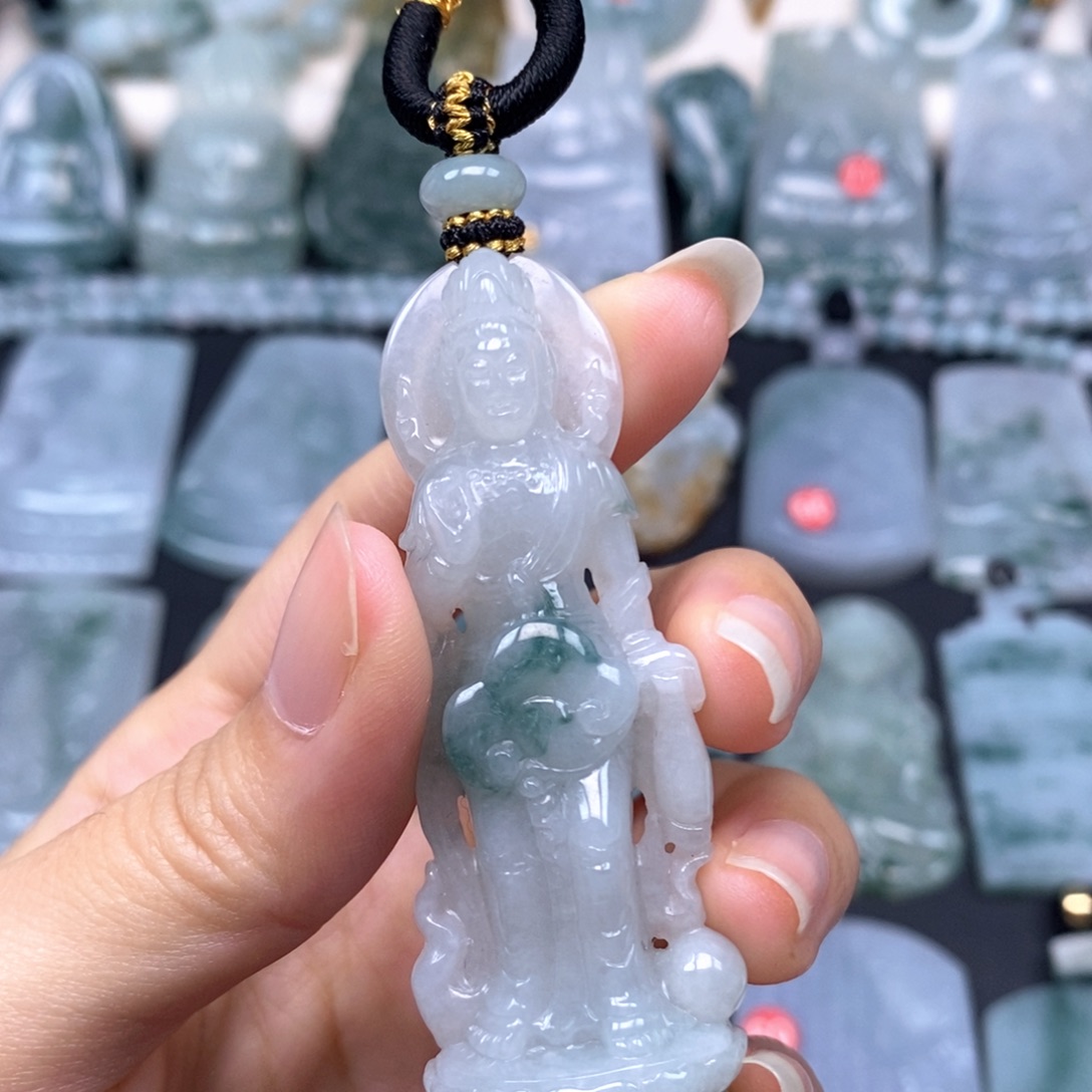 翡翠未镶嵌颈饰站观音