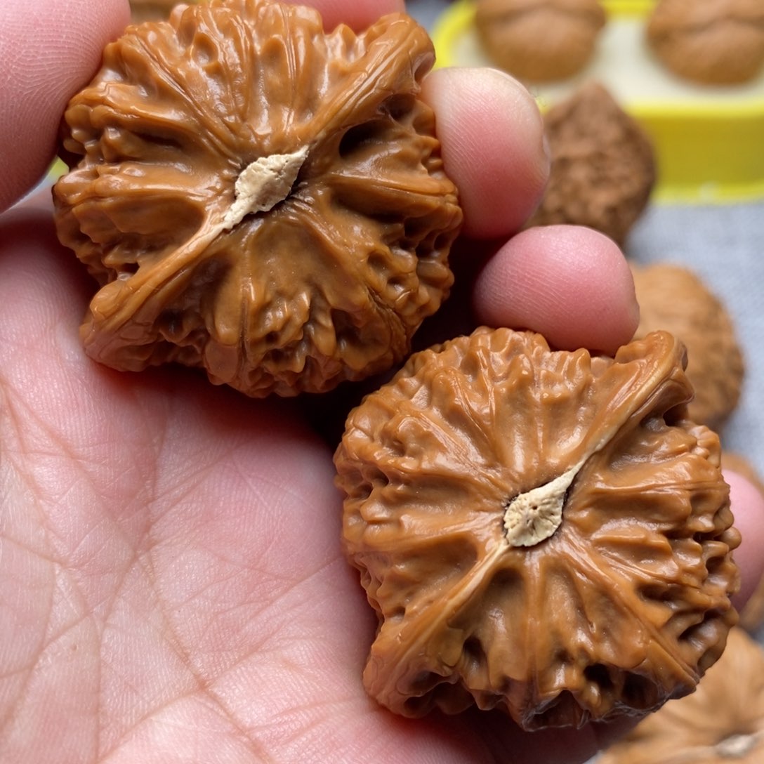 文玩核桃把件44桃心宫灯精品