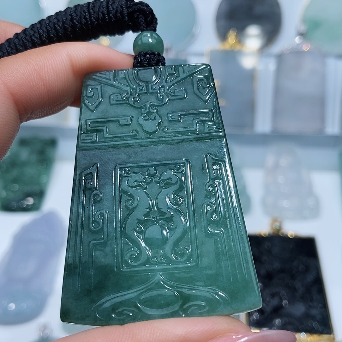 翡翠颈饰未镶嵌缅甸