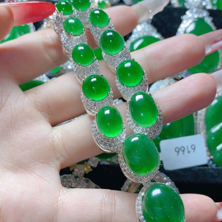 翡翠颈饰未镶嵌