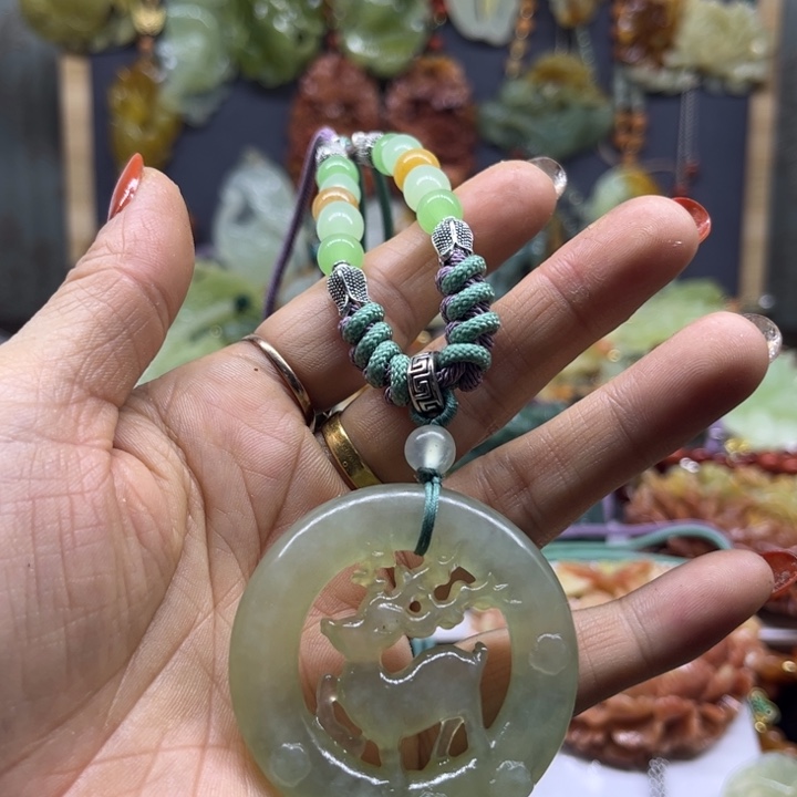 蛇纹石玉未镶嵌颈饰