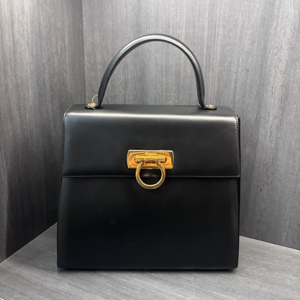 95新 FERRAGAMO/菲拉格慕 兔兔奢/菲拉格慕斜挎包/250313001
