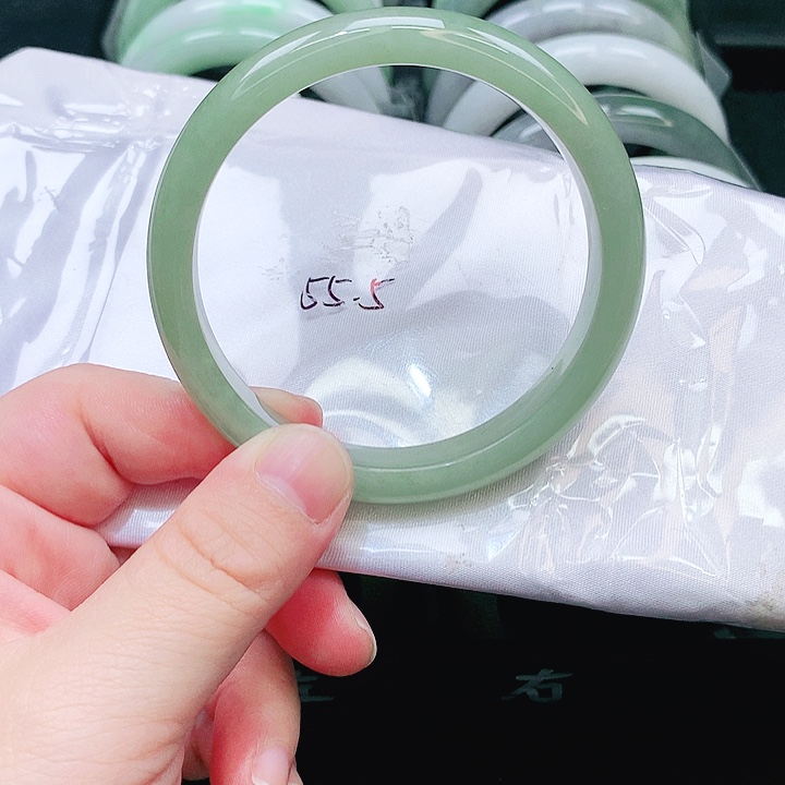 翡翠未镶嵌手镯99