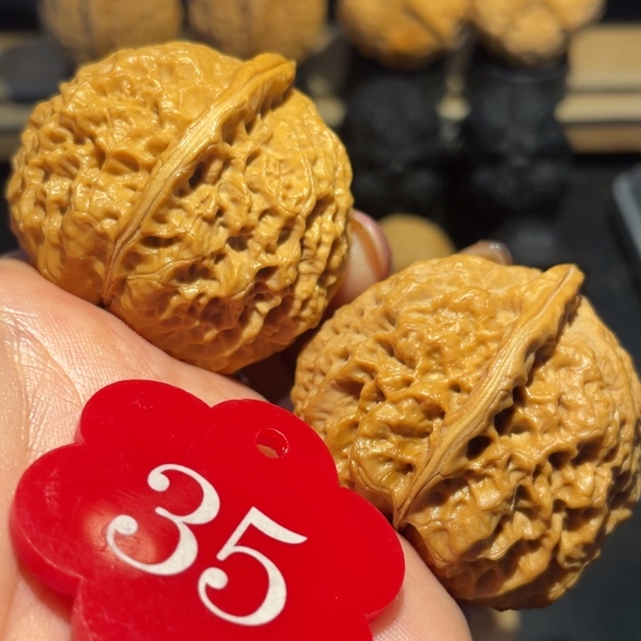  铁狮子头核桃尺寸42