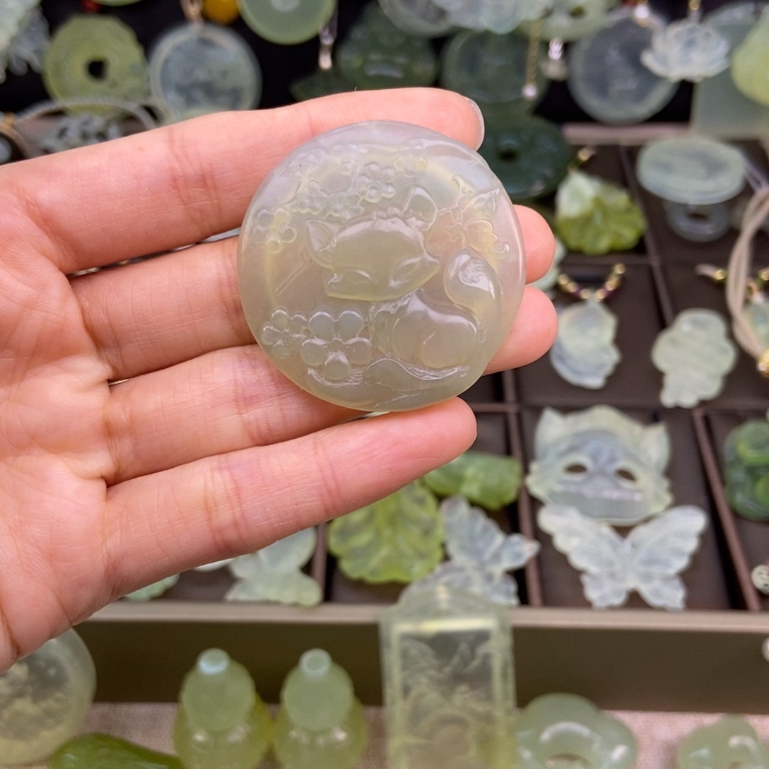 岫玉未镶嵌吊坠(赠链)瑕疵款