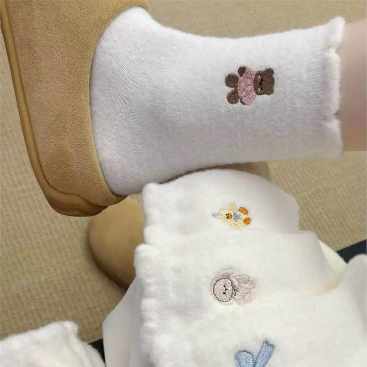 毛绒中筒袜女款秋冬加绒加厚保暖可爱月子袜