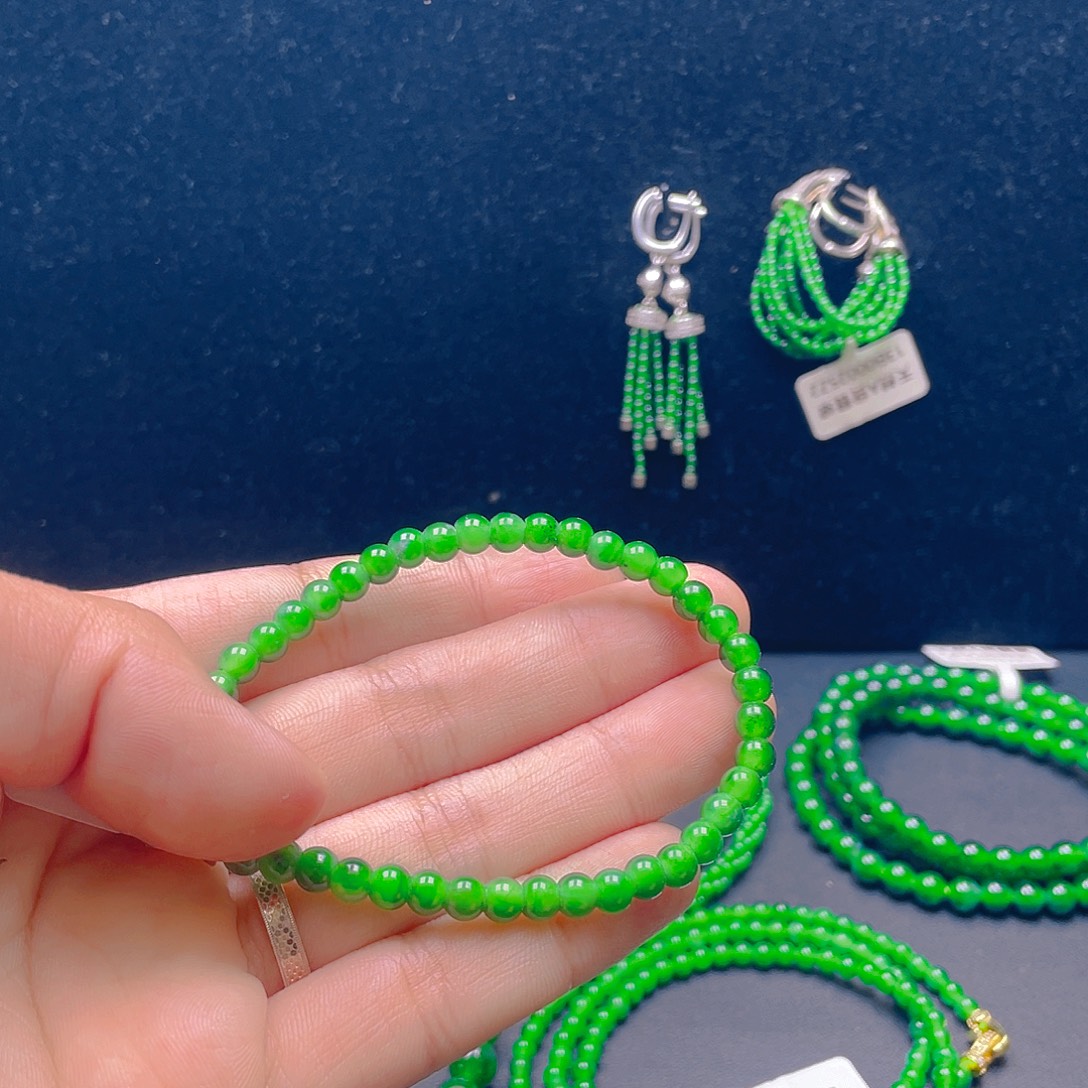 翡翠未镶嵌项链卡5