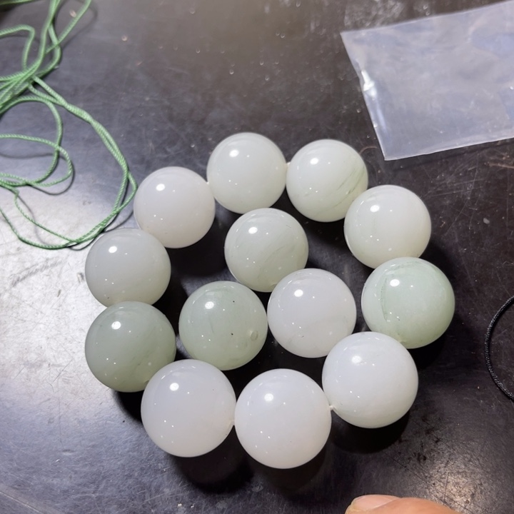 石英质玉未镶嵌颈饰