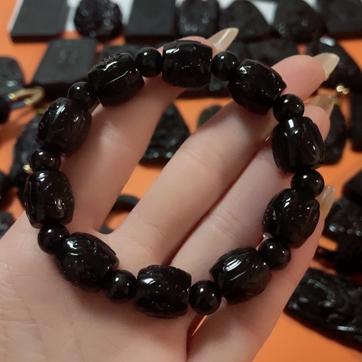 翡翠颈饰未镶嵌許****?