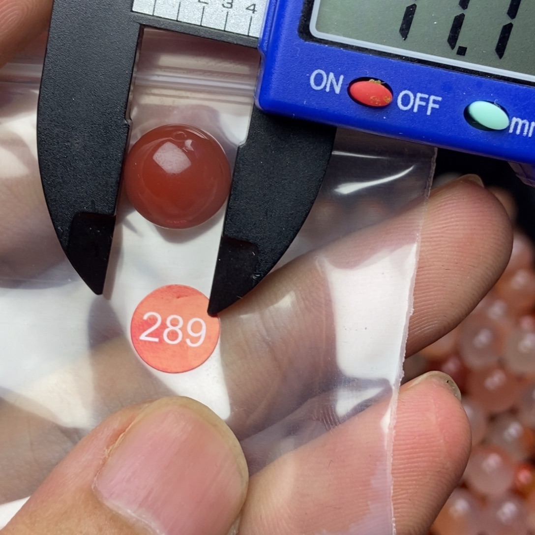 南红玛瑙未镶嵌有瑕疵