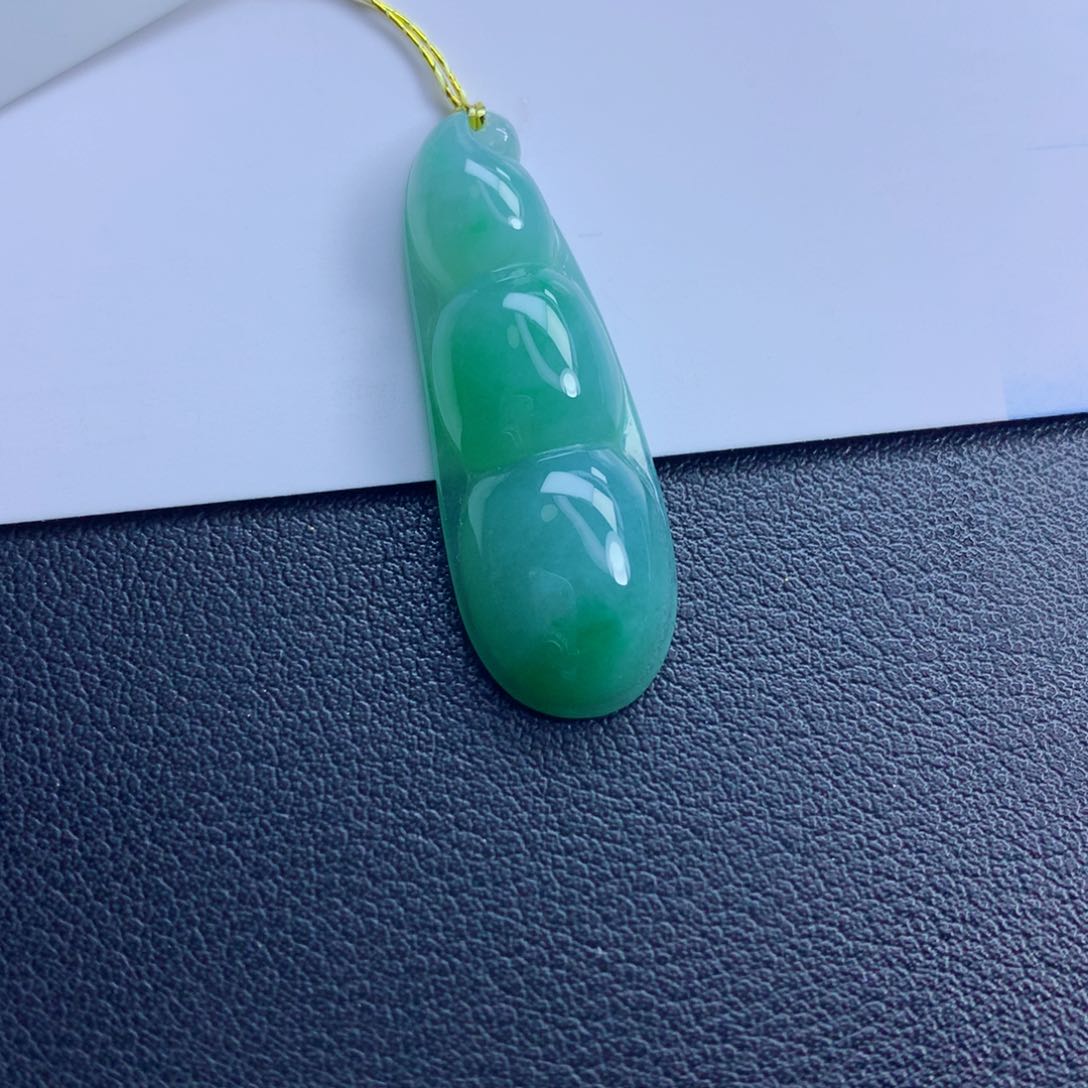 翡翠颈饰未镶嵌福豆