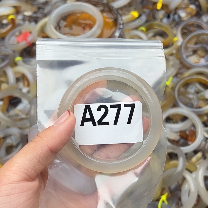 @***好玛瑙/玉髓未镶嵌手镯277