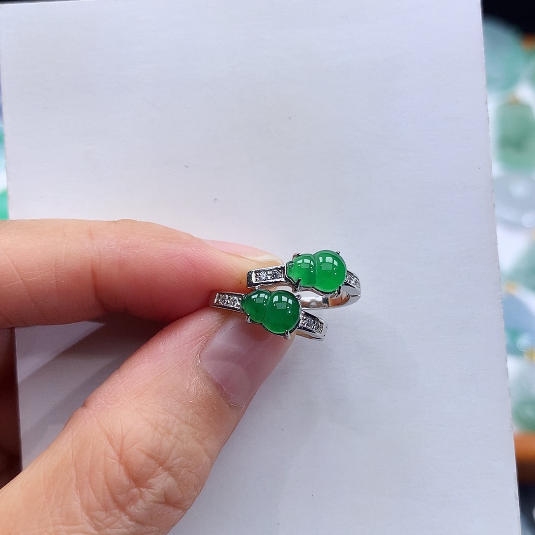 翡翠银S925镶嵌颈饰翡翠耳钉