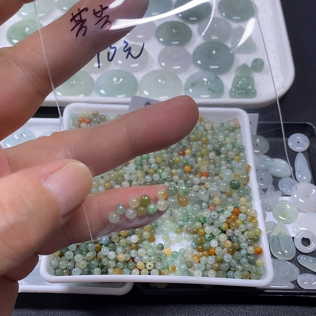 芳***芳翡翠未镶嵌吊坠(不含链)