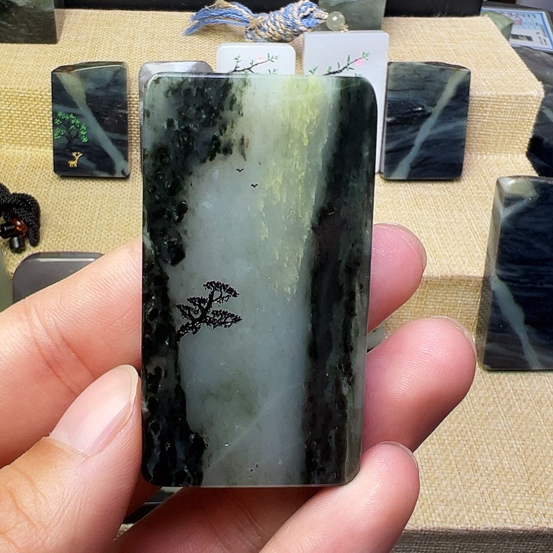 独山玉颈饰未镶嵌有瑕