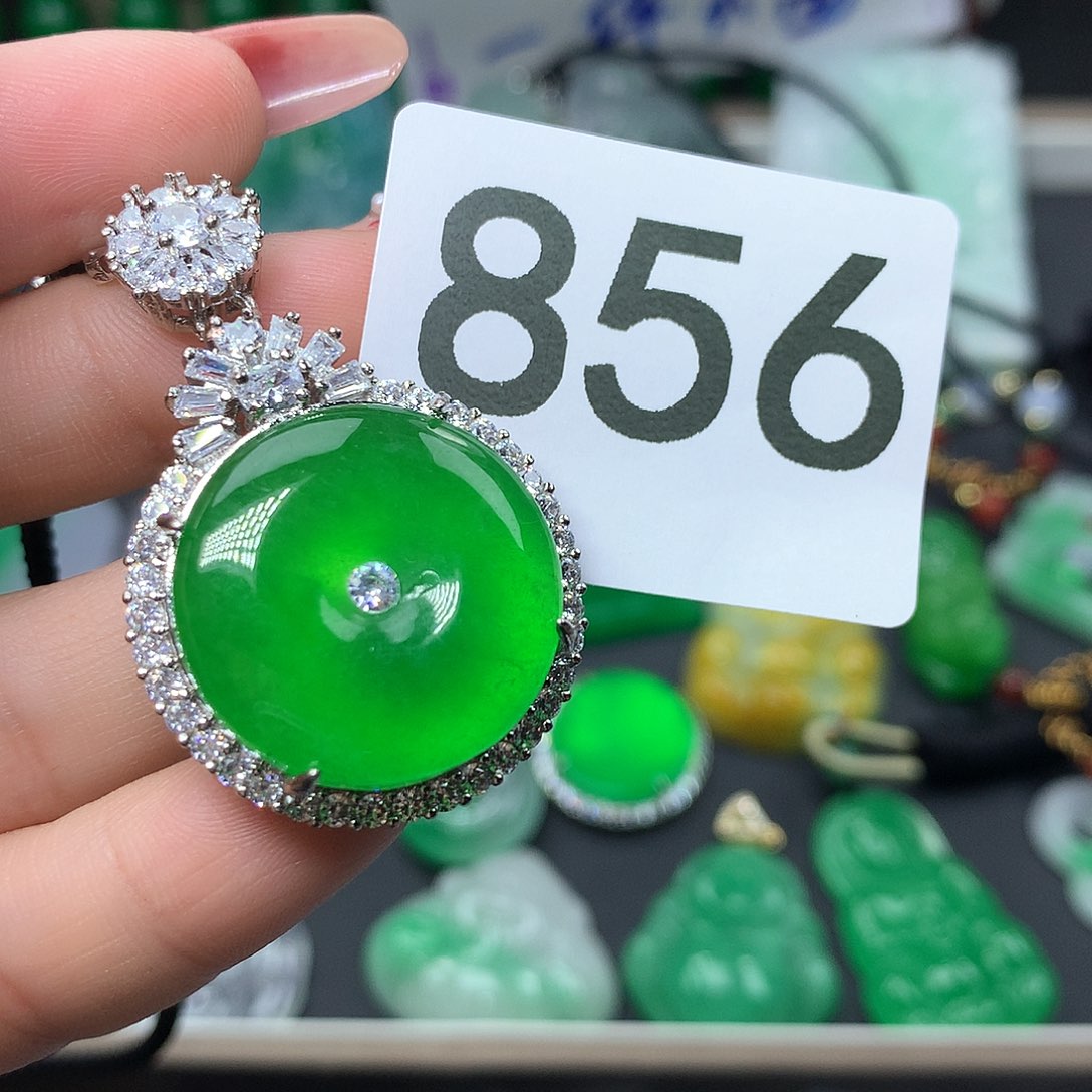 翡翠颈饰未镶嵌翡翠