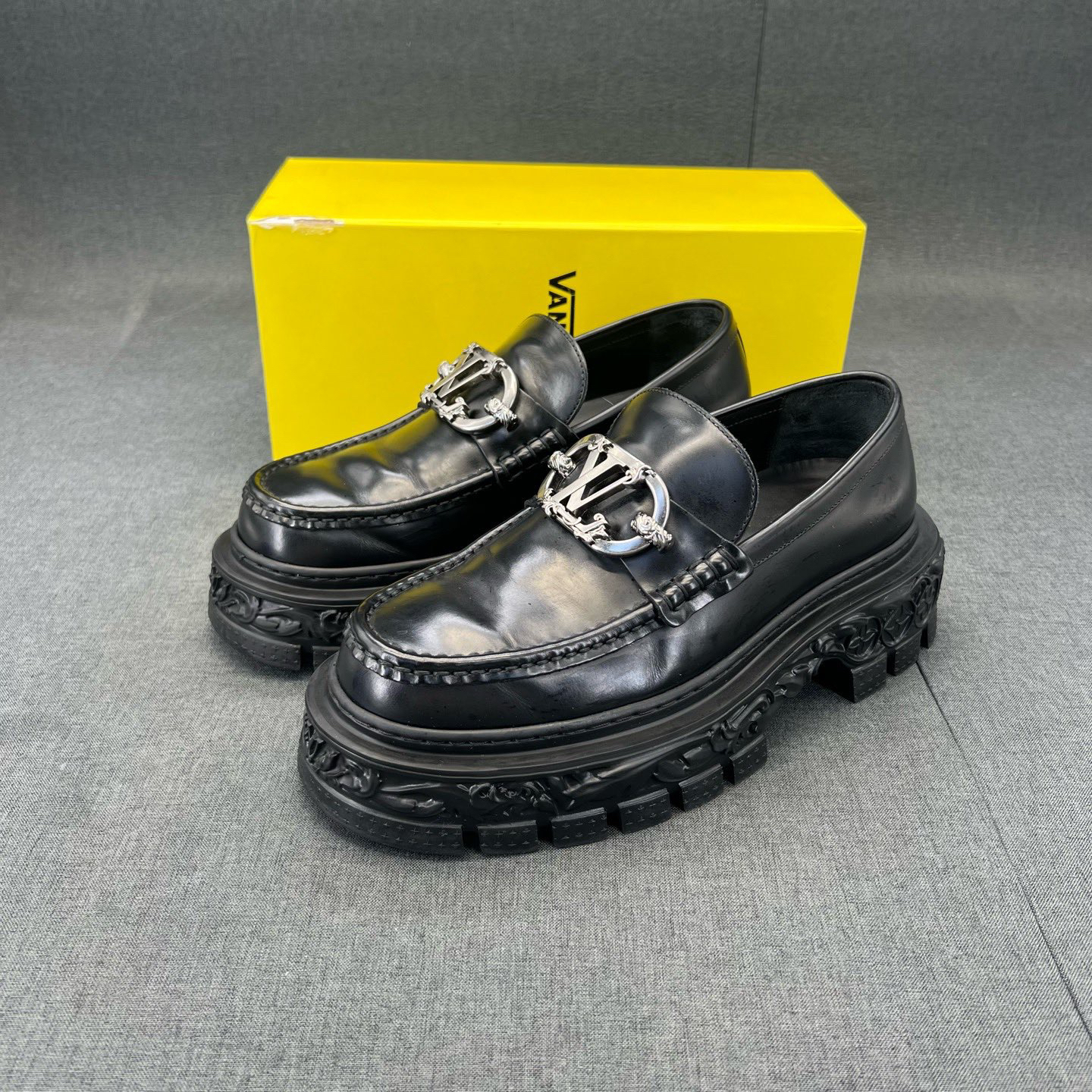 95新 LouisVuitton/路易威登 码数40 lv Baroque 镜面套脚 乐福鞋