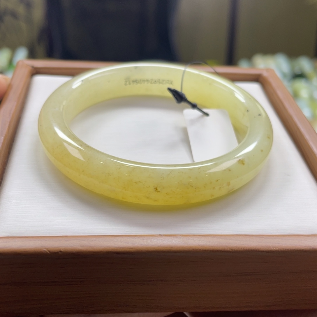 和田玉未镶嵌手镯54圈