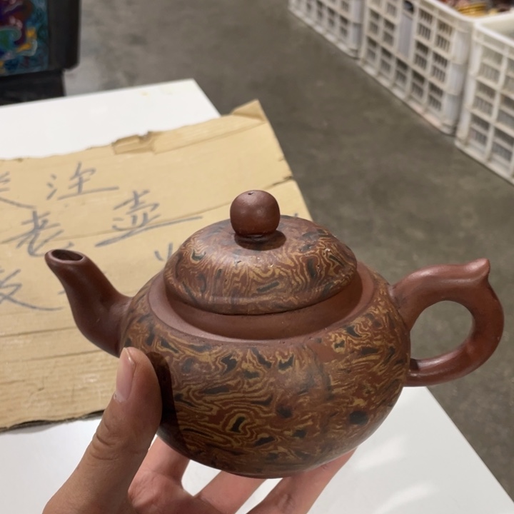 老厂紫砂壶一件。