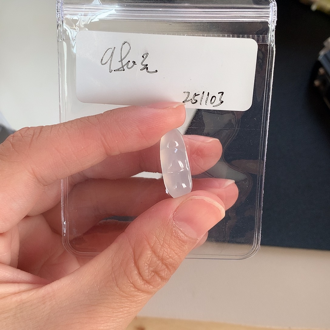 翡翠未镶嵌颈饰豆