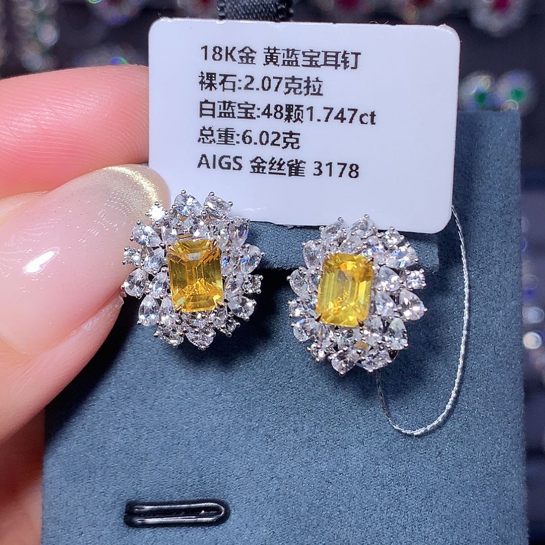 彩色蓝宝石戒指18K金镶嵌