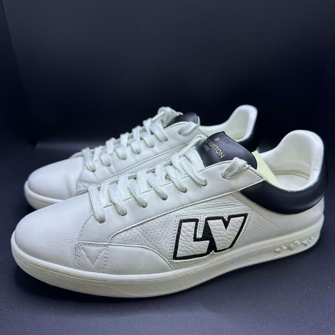 95新 LouisVuitton/路易威登 男士潮流logo白色板鞋40码 zy047