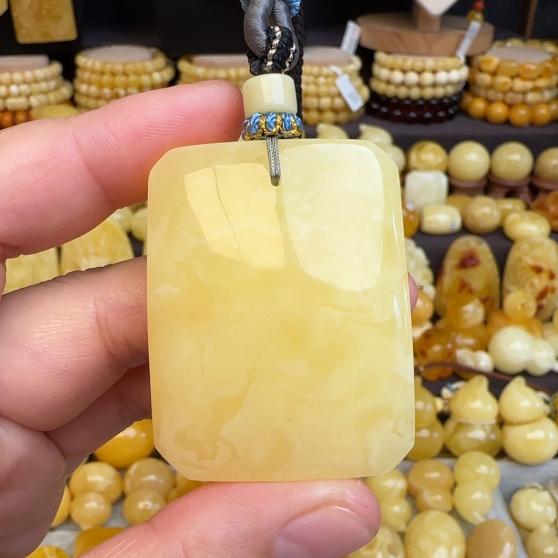 琥珀未镶嵌套链天然浓蜡妖花蜜蜡无事牌吊坠