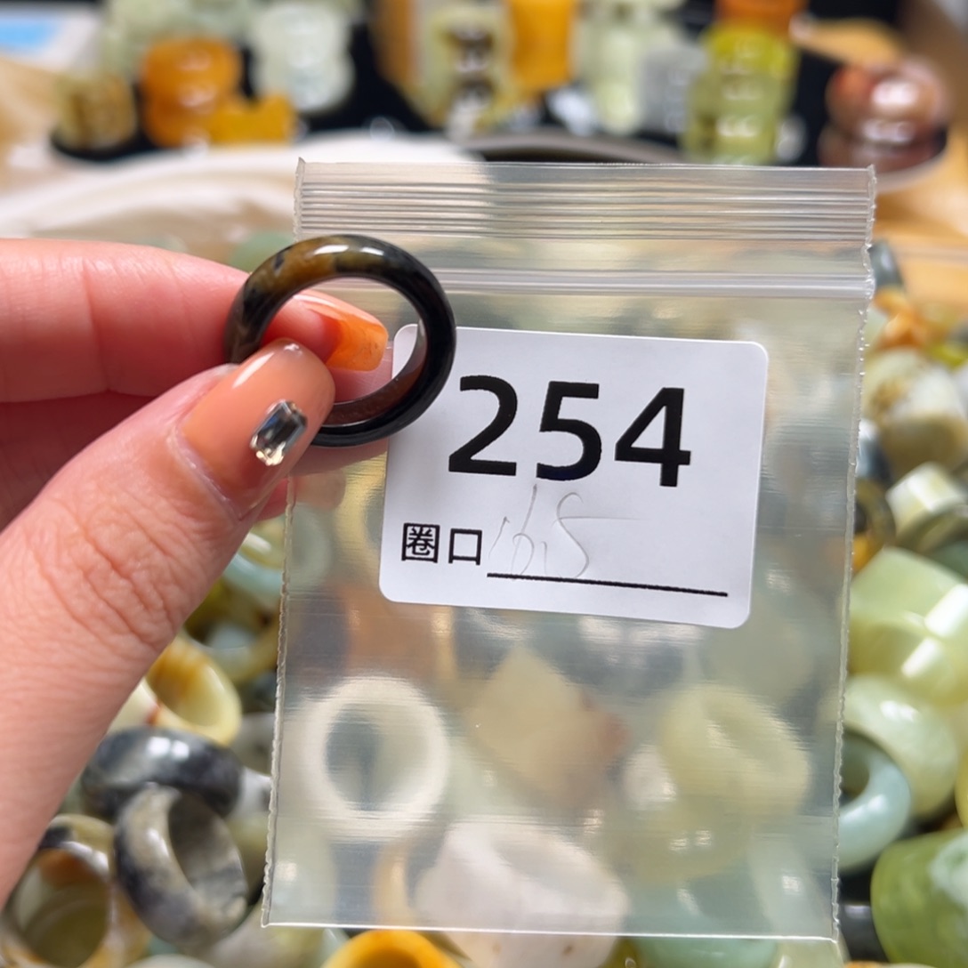 Y****蛇纹石玉未镶嵌戒指