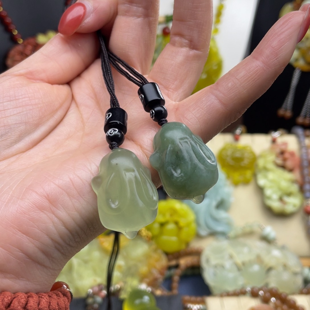 未镶嵌蛇纹石玉颈饰