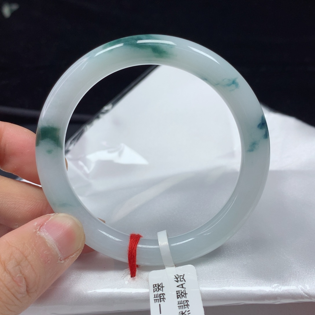 翡翠手镯（圆镯）未镶嵌55.5