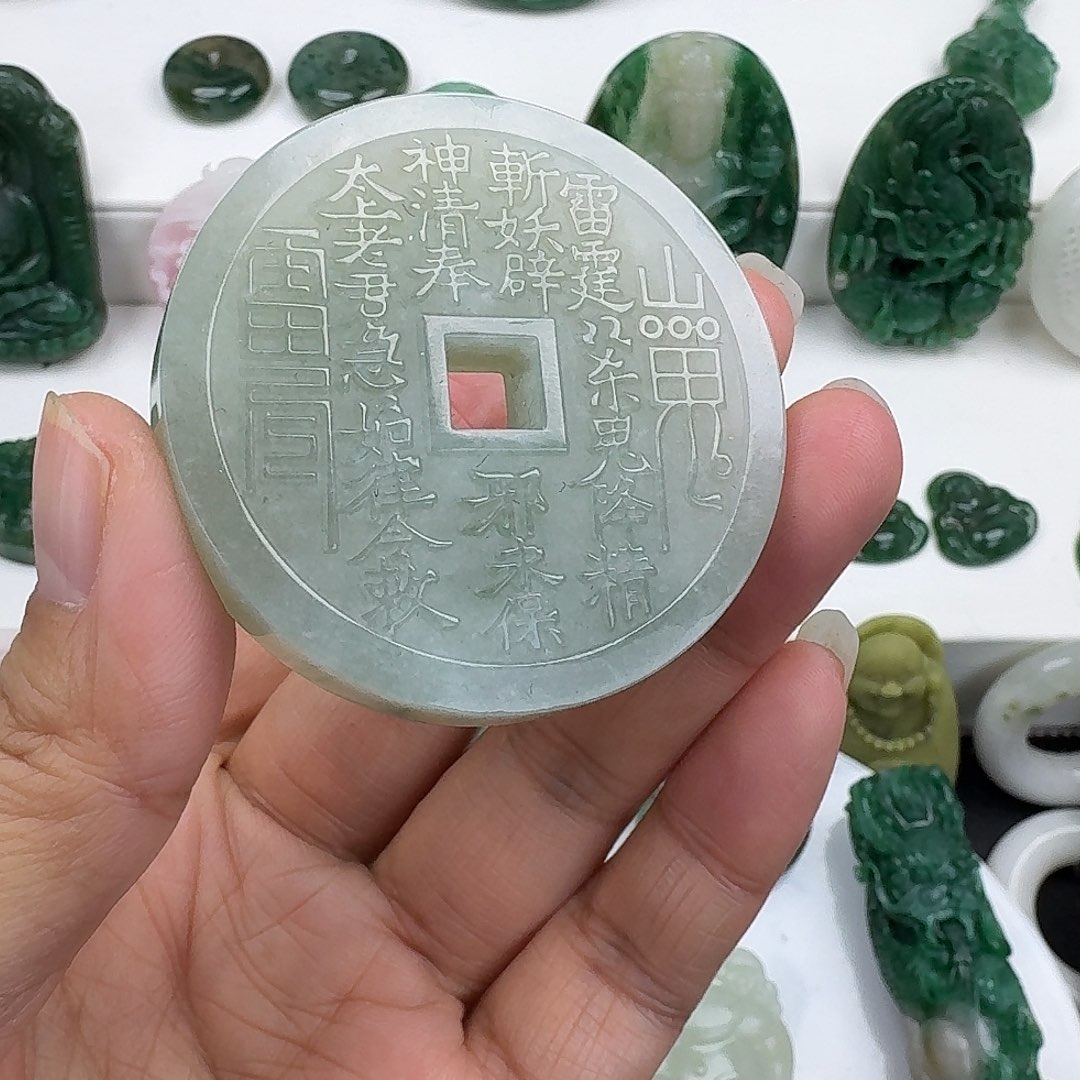 独山玉未镶嵌颈饰