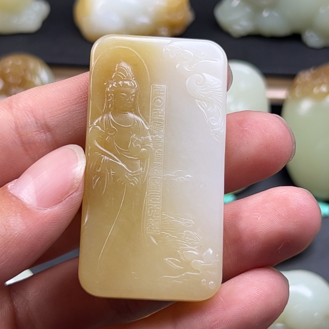 和田玉（糖玉）颈饰未镶嵌以****花