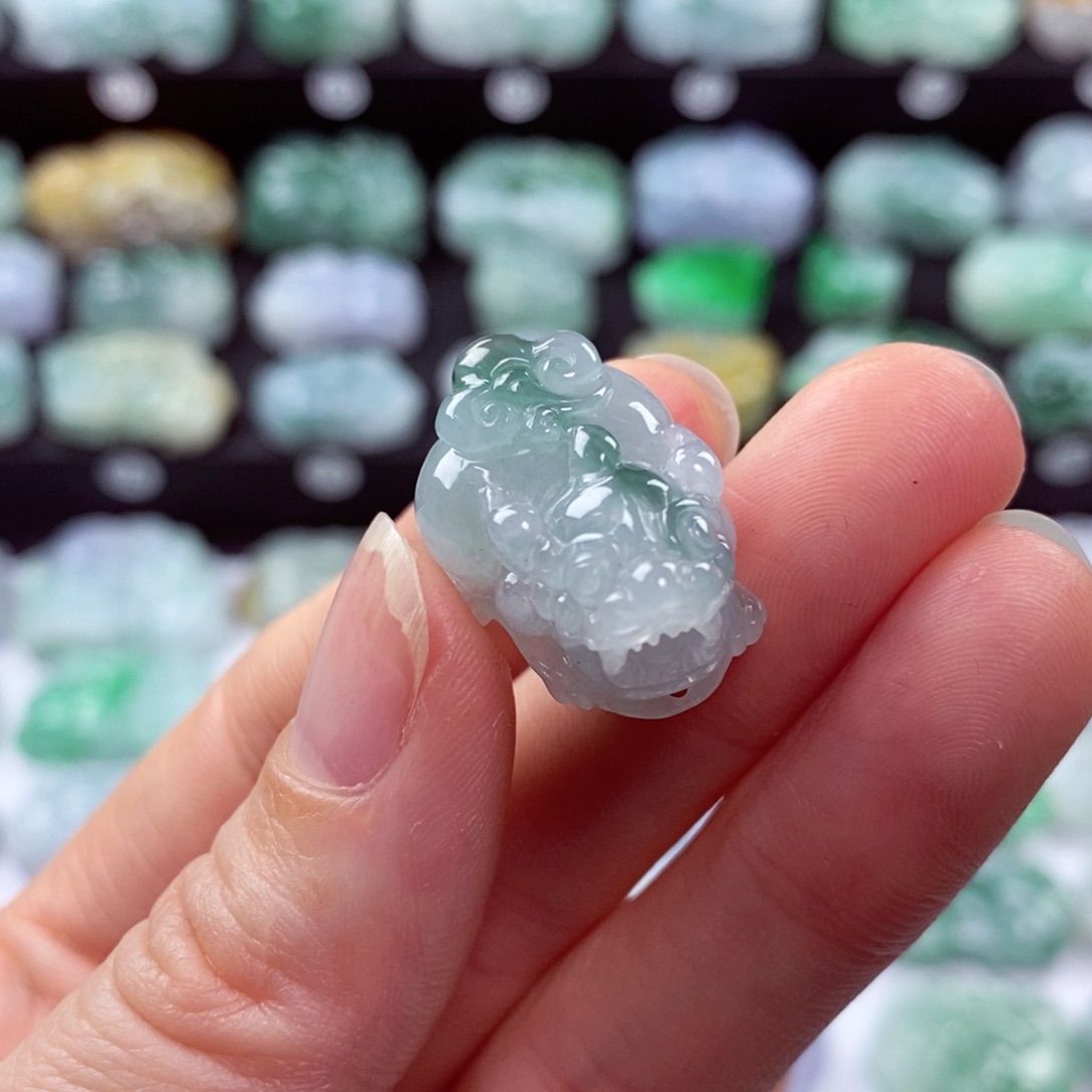 翡翠颈饰未镶嵌天然