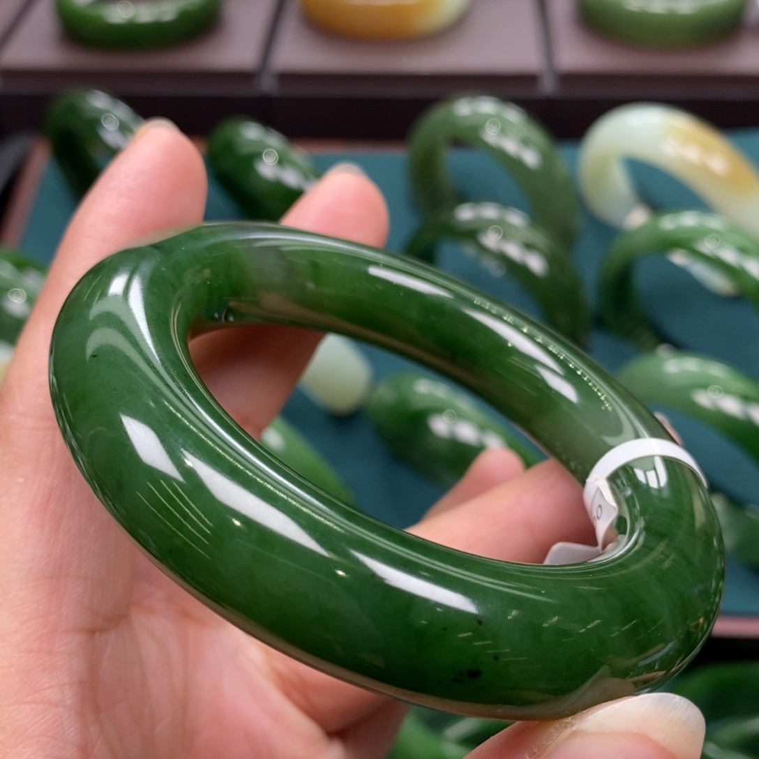 和田玉（碧玉）未镶嵌手镯