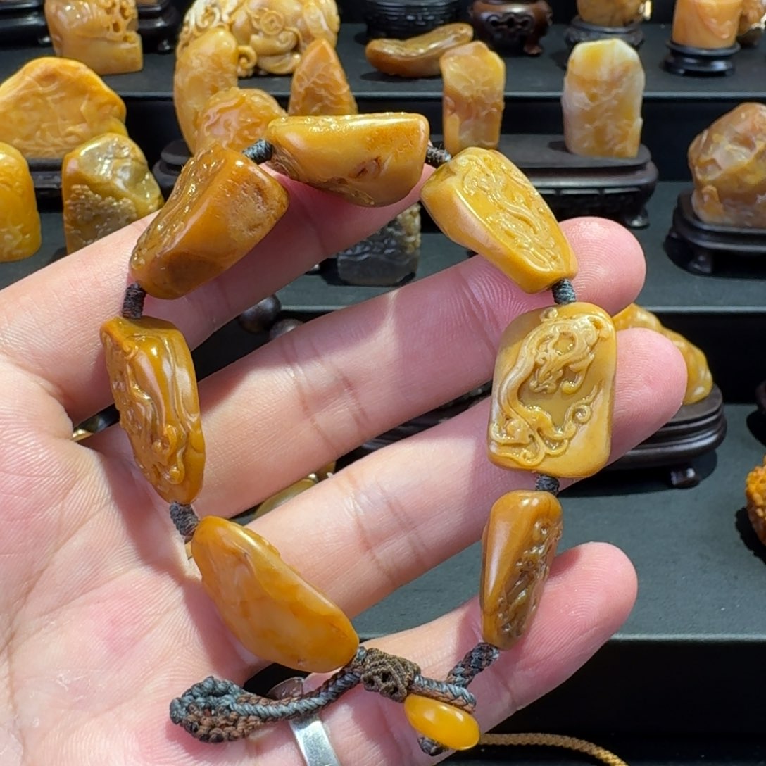 田黄石小***学寿山半知田黄