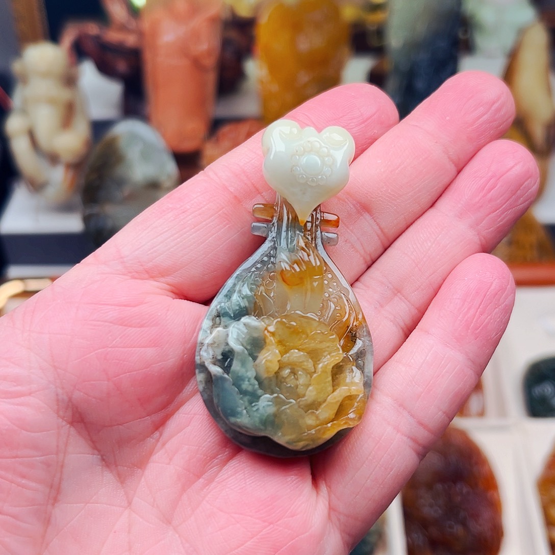 蛇纹石玉未镶嵌颈饰