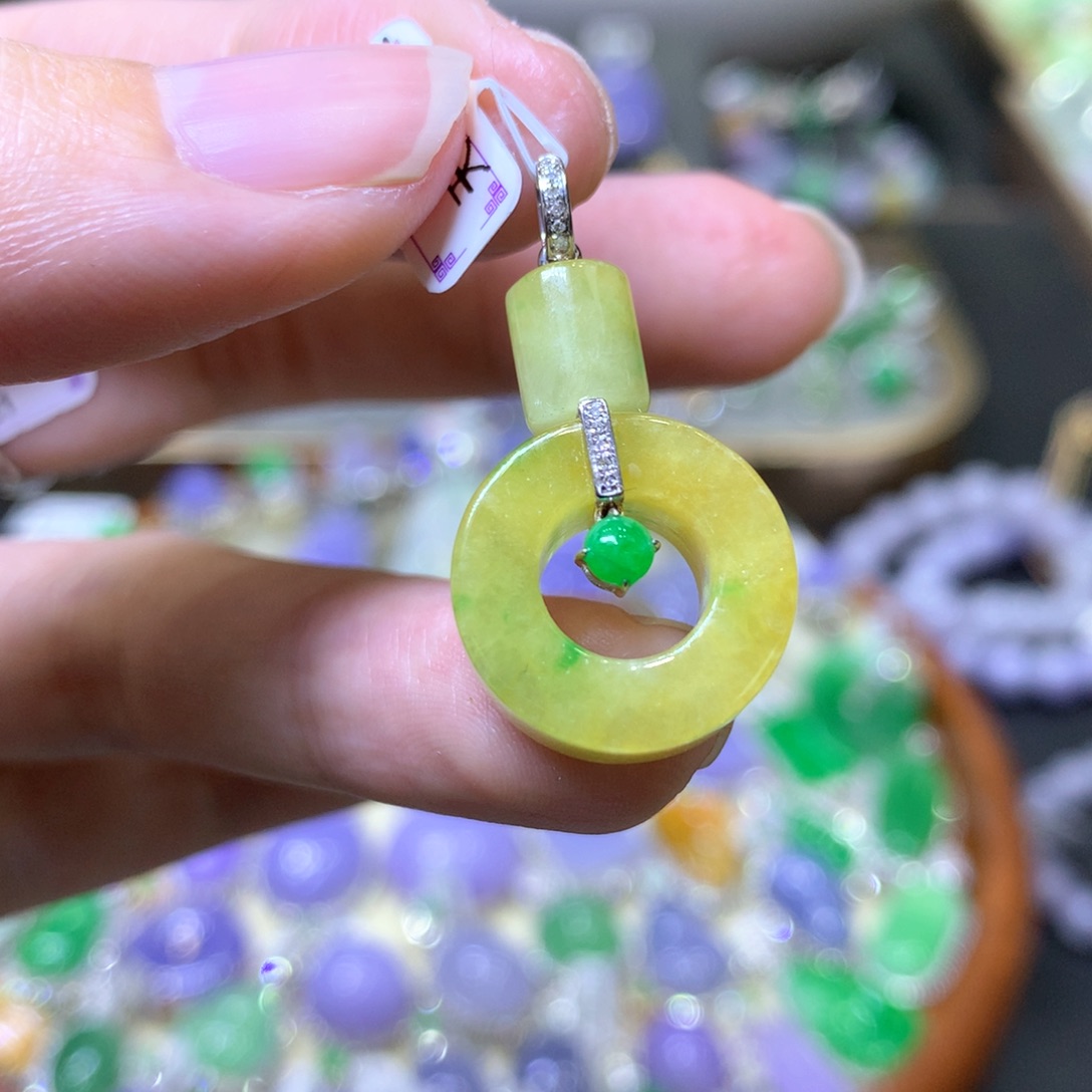 【闪购商品】翡翠颈饰18K金镶嵌翡翠吊坠项链