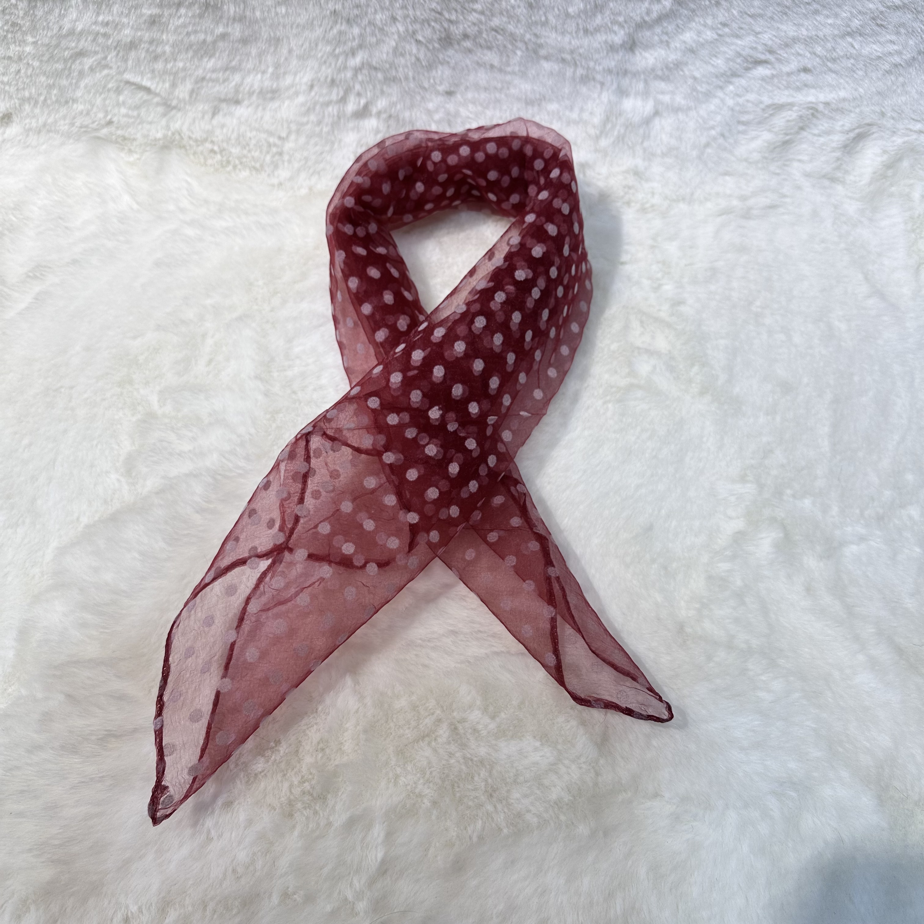 时尚百搭60×60中点点子纱巾。