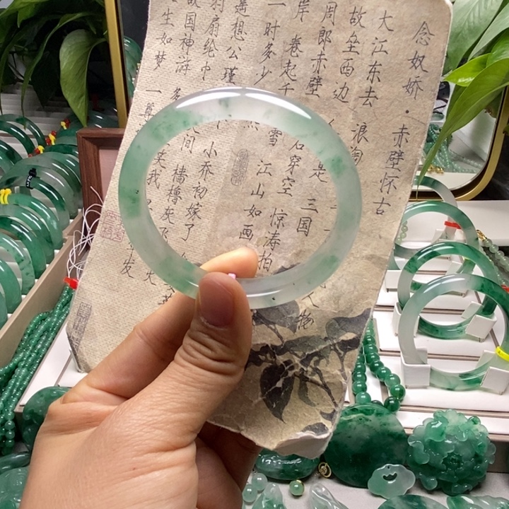 石英质玉未镶嵌手镯